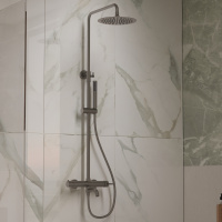 Душевая стойка Villa VSFS-1VL1GM с изливом, 25см верх. душ из нерж. стали, вороненая сталь - Gidratop.ru изображение