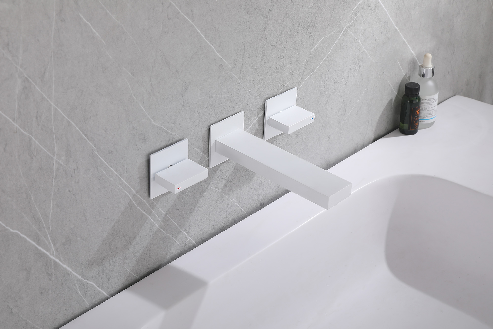 Смеситель ABBER Daheim AF82122W для раковины скрытого монтажа, белый матовый - Gidratop.ru изображение