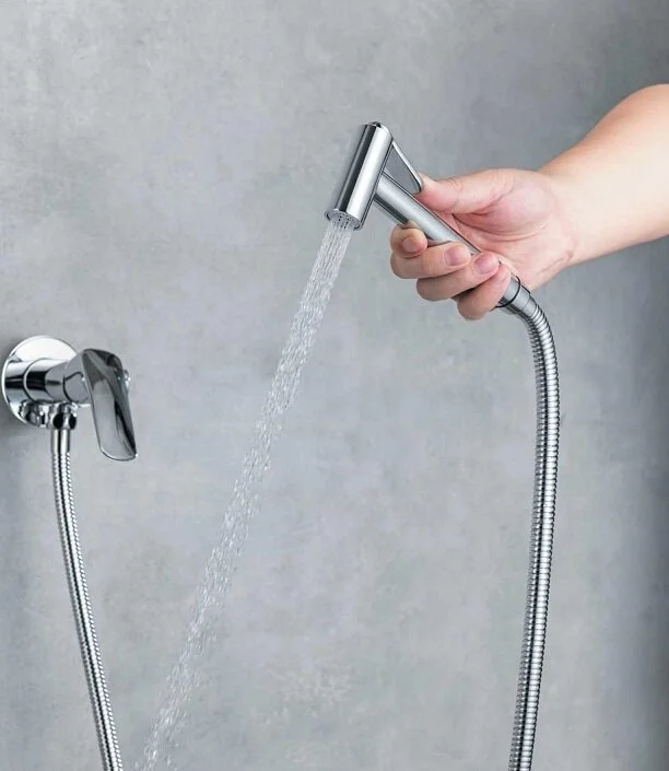 Лейка гигиеническая Aquatek AQ2057BGM, ABS-пластик, черный хром шлифованный - Gidratop.ru изображение