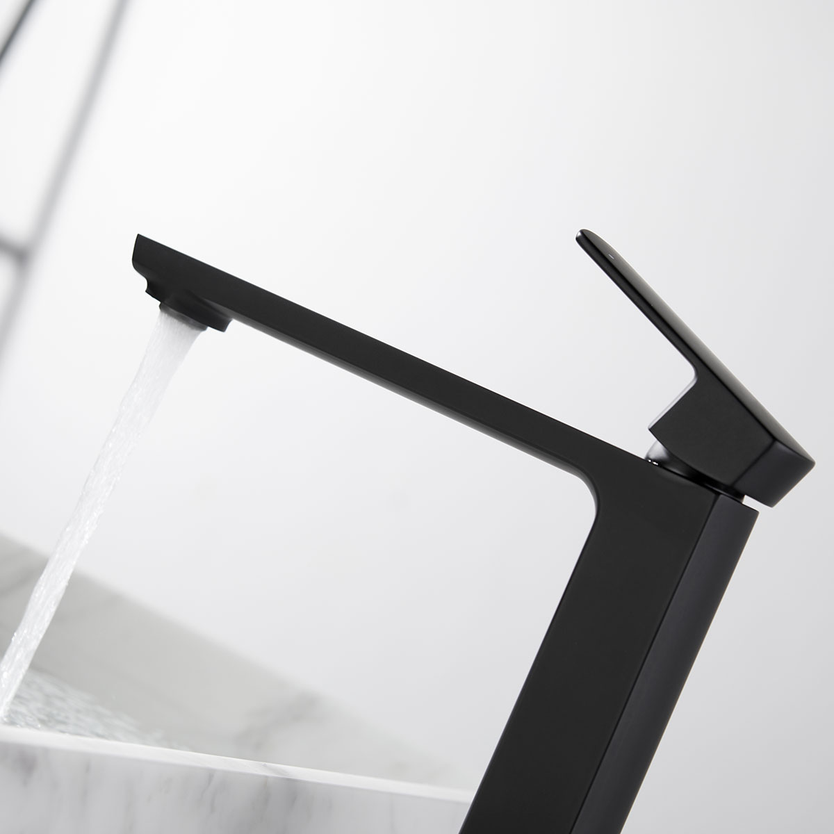 Смеситель для накладной раковины Next VBF-1N2MB однорычажный, черный - Gidratop.ru изображение