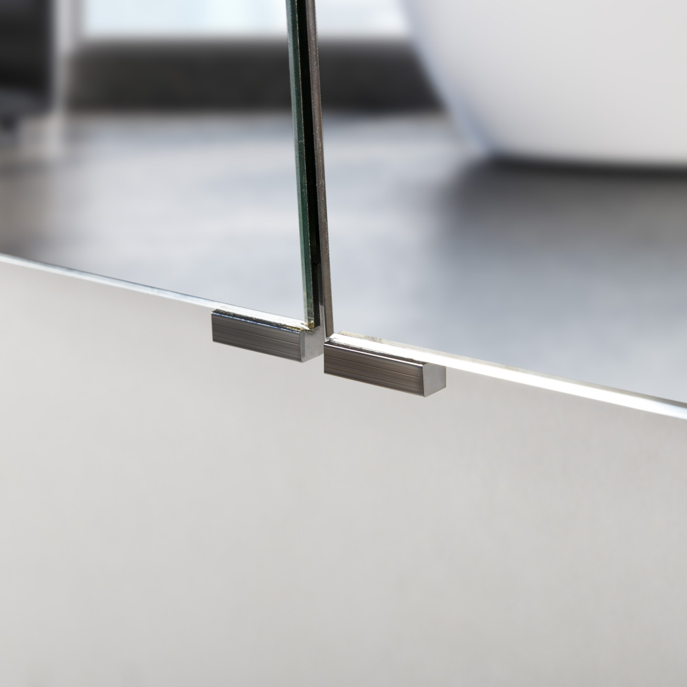 Зеркальный шкаф с нижней подсветкой дверей, с двумя дверцами, с двусторонним зеркальным полотном, со стеклянными полками, с розеткой и сенсорным выключателем SPC-2A-DL-BL-800, 8W, 220-240V 800x126x700 - Gidratop.ru изображение