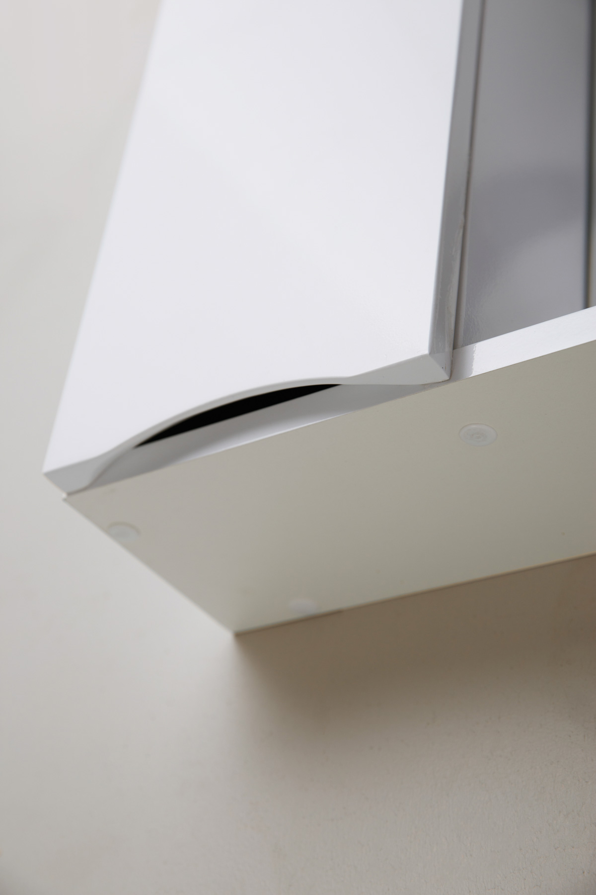 MARINO Шкаф зеркальный подвесной с одной распашной дверцей с доводчиками, LED 2x4W, левосторонний, Bianco Lucido, 700х150х750, MARINO-SPC-700/750-1A-BL-P-L - Gidratop.ru изображение