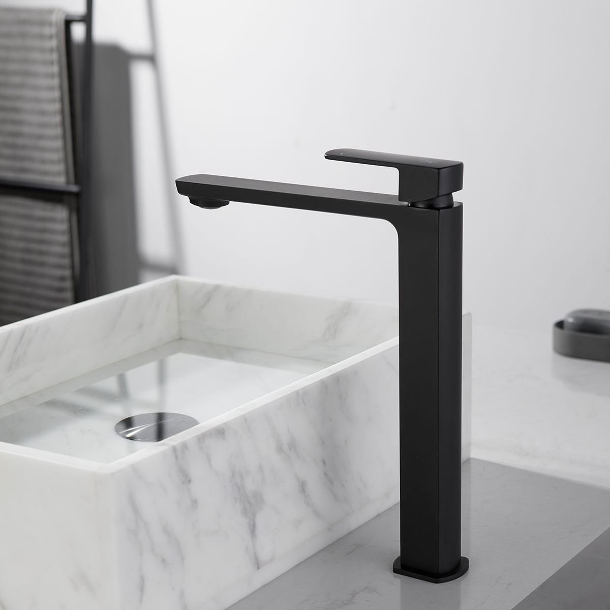 Смеситель для накладной раковины Next VBF-1N2MB однорычажный, черный - Gidratop.ru изображение