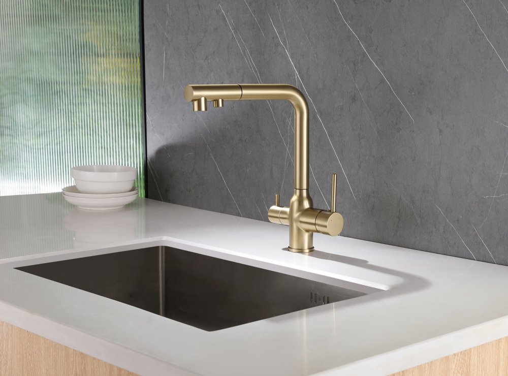 Смеситель ABBER Emotion AF8814G для кухни с подключением фильтра и выдвижной лейкой, золото матовое - Gidratop.ru изображение