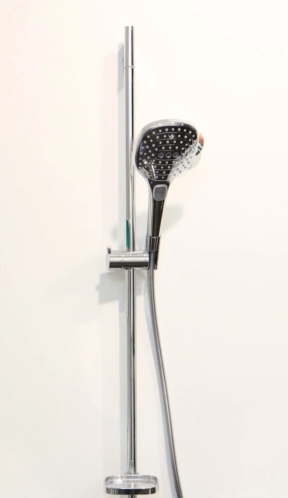 Душевой гарнитур Hansgrohe Raindance Select E 120 26621400, 90 см, 3 режима струи, корпус хром, лицевая часть белая - Gidratop.ru изображение