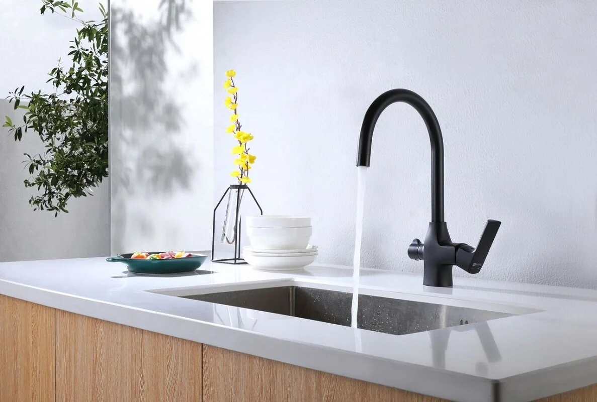 Смеситель Lemark Ursus LM7261BL для кухонной мойки под фильтр, цвет черный - Gidratop.ru изображение