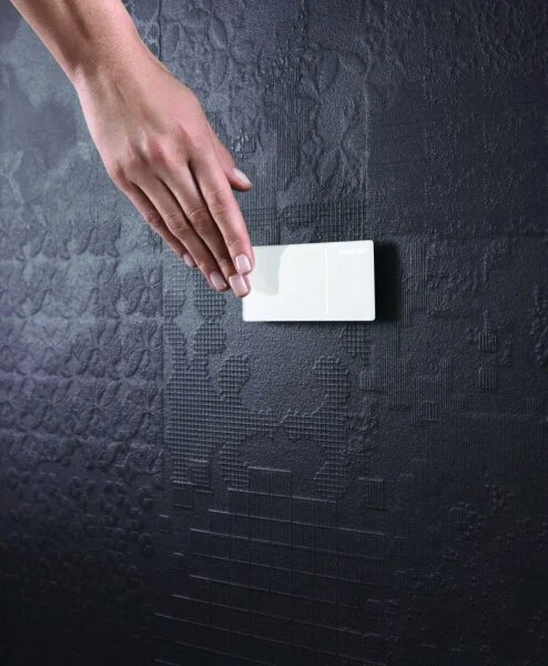 Клавиша смыва Geberit Sigma Type 70 115.630.SI.1, белое стекло - Gidratop.ru изображение