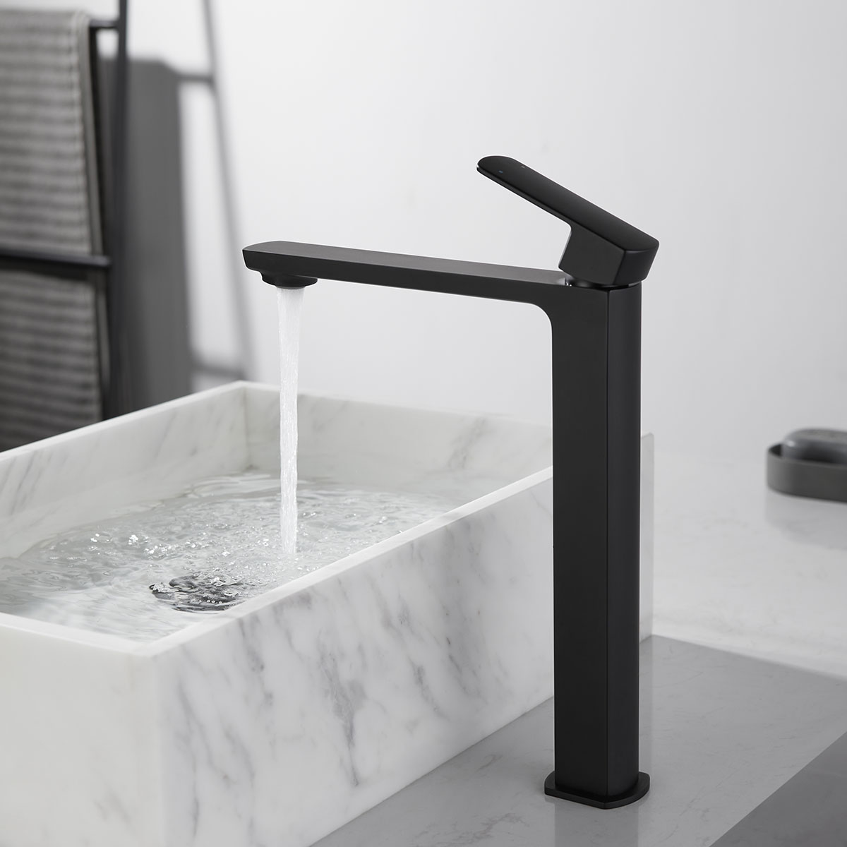 Смеситель для накладной раковины Next VBF-1N2MB однорычажный, черный - Gidratop.ru изображение