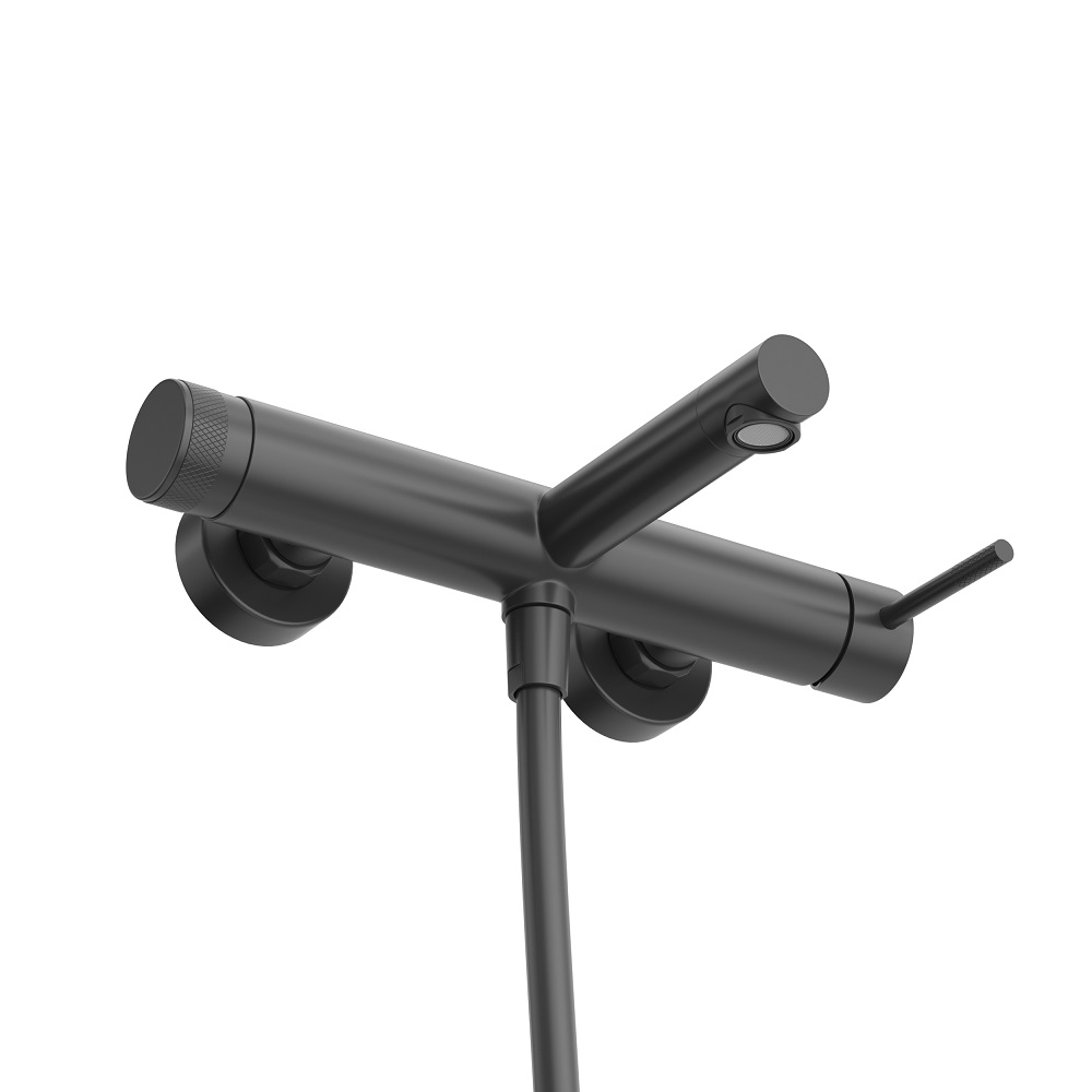 RELAX-VD-NOP Смеситель для ванны и душа однорычажный в комплекте с ручным душем, шлангом и держателем, черный матовый - Gidratop.ru изображение