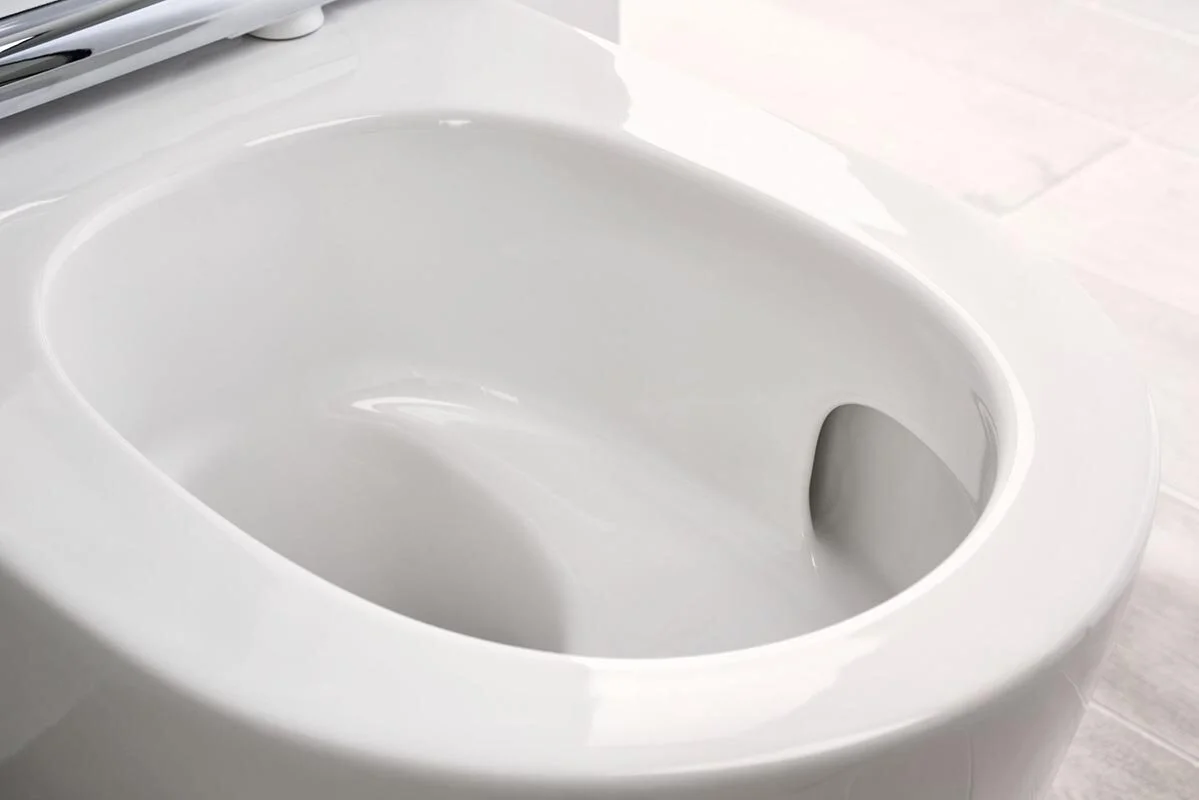 Подвесной безободковый унитаз Geberit One, с технологией смыва TurboFlush, крышка микролифт с глянцевой хромированной вставкой, 500.202.01.1 - Gidratop.ru изображение