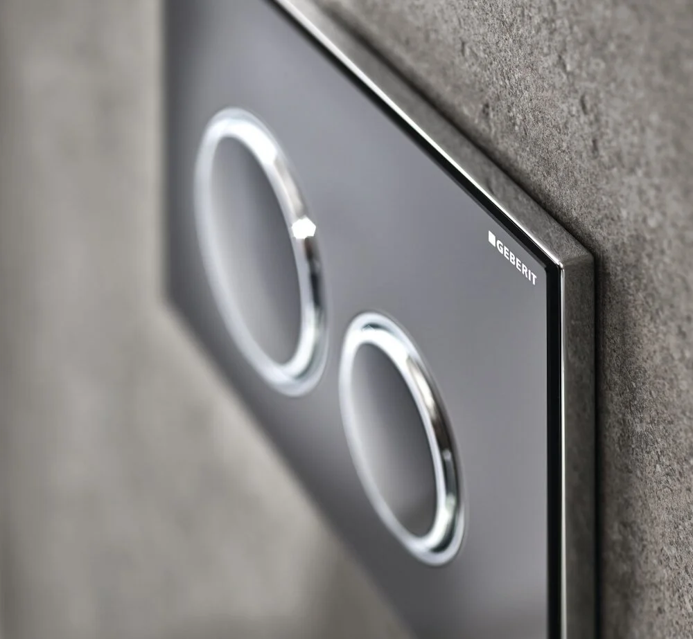 Клавиша смыва Geberit Sigma Type 21 115.884.SJ.1, черное стекло, глянцевый хром - Gidratop.ru изображение