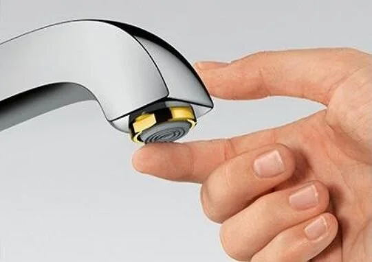 Смеситель Hansgrohe Metropol Classic 31307090 для раковины на 3 отверстия, хром/золото - Gidratop.ru изображение