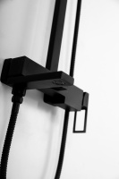 LUCE Душевая стойка со смесителем для ванны, верхним и ручным душем, чёрный LUC-VSCM-NERO. Верхний душ 25х25 см - Gidratop.ru изображение