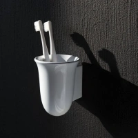 Стакан для щеток New Classic 8.7385.4.000.000.1 настенный, в комплекте с крепежами, белый глянцевый - Gidratop.ru изображение