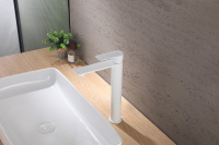 Смеситель ABBER Weiss Insel AF8011FW для раковины, белый матовый - Gidratop.ru изображение