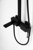 LUCE Душевая стойка со смесителем для ванны, верхним и ручным душем, чёрный LUC-VSCM-NERO. Верхний душ 25х25 см - Gidratop.ru изображение